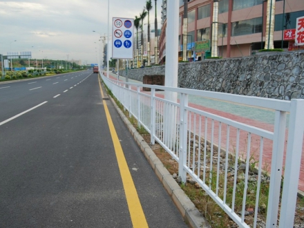 甲型道路護(hù)欄 